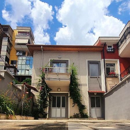 A Cheerful Villa With Free Parking Space 티라나 외부 사진