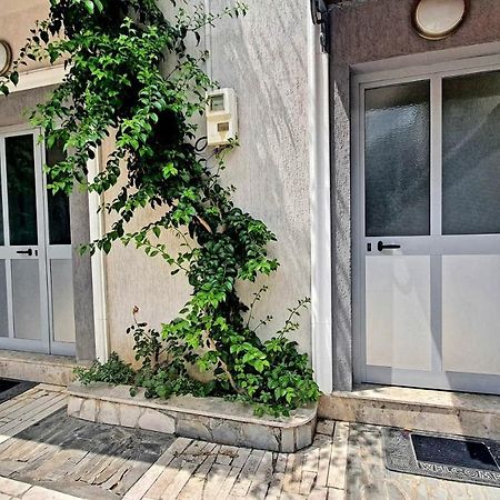A Cheerful Villa With Free Parking Space 티라나 외부 사진