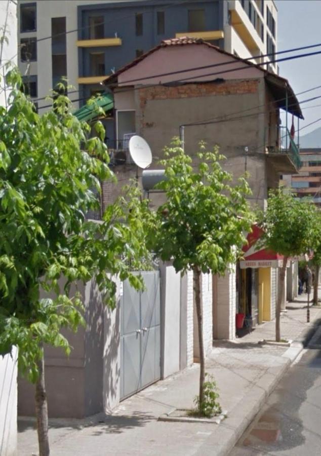 A Cheerful Villa With Free Parking Space 티라나 외부 사진